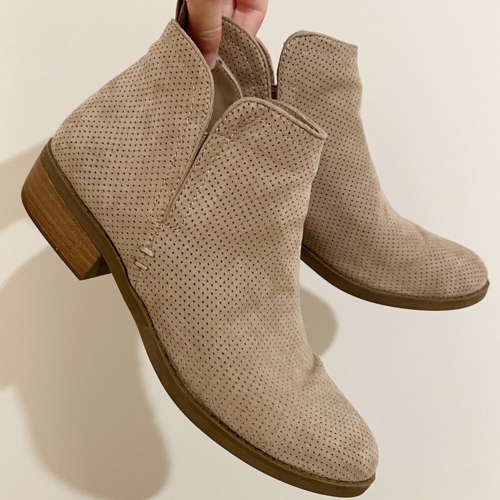 Universal Threads Booties, Women’s Size 8!